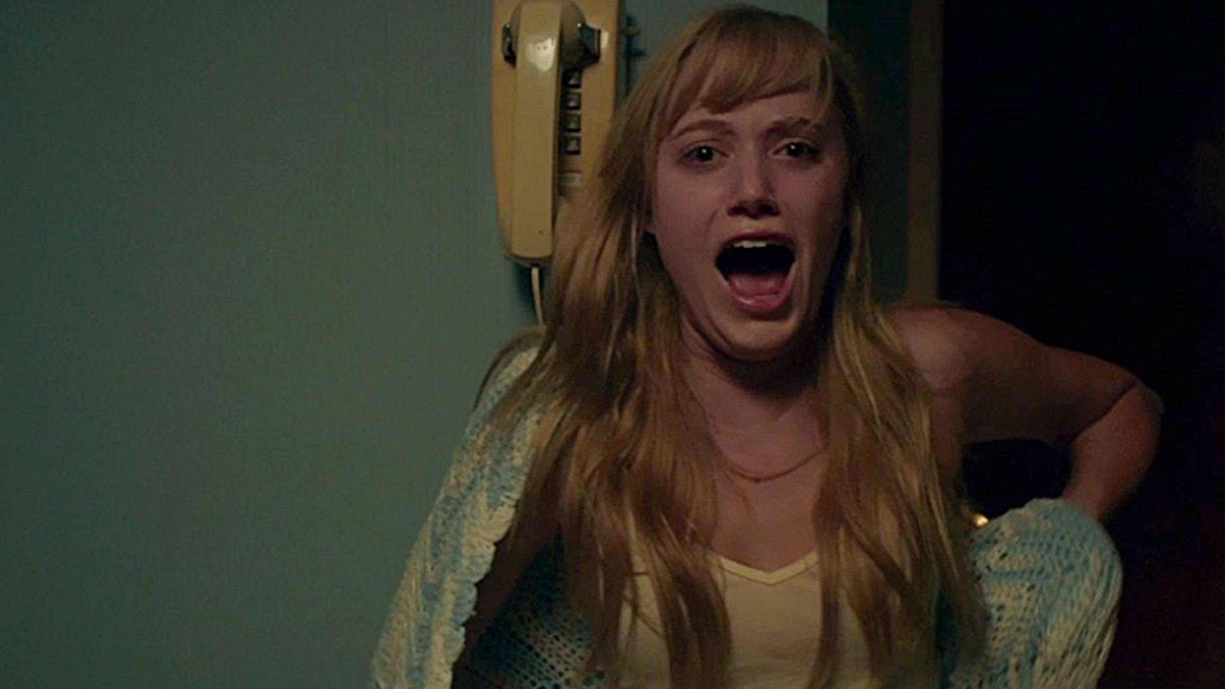 Оно следует за тобой. It follows (Дэвид Роберт Митчелл, 2014). Оно 2014 майка Монро. Майка Монро в фильме оно. Maika Monroe it follows.